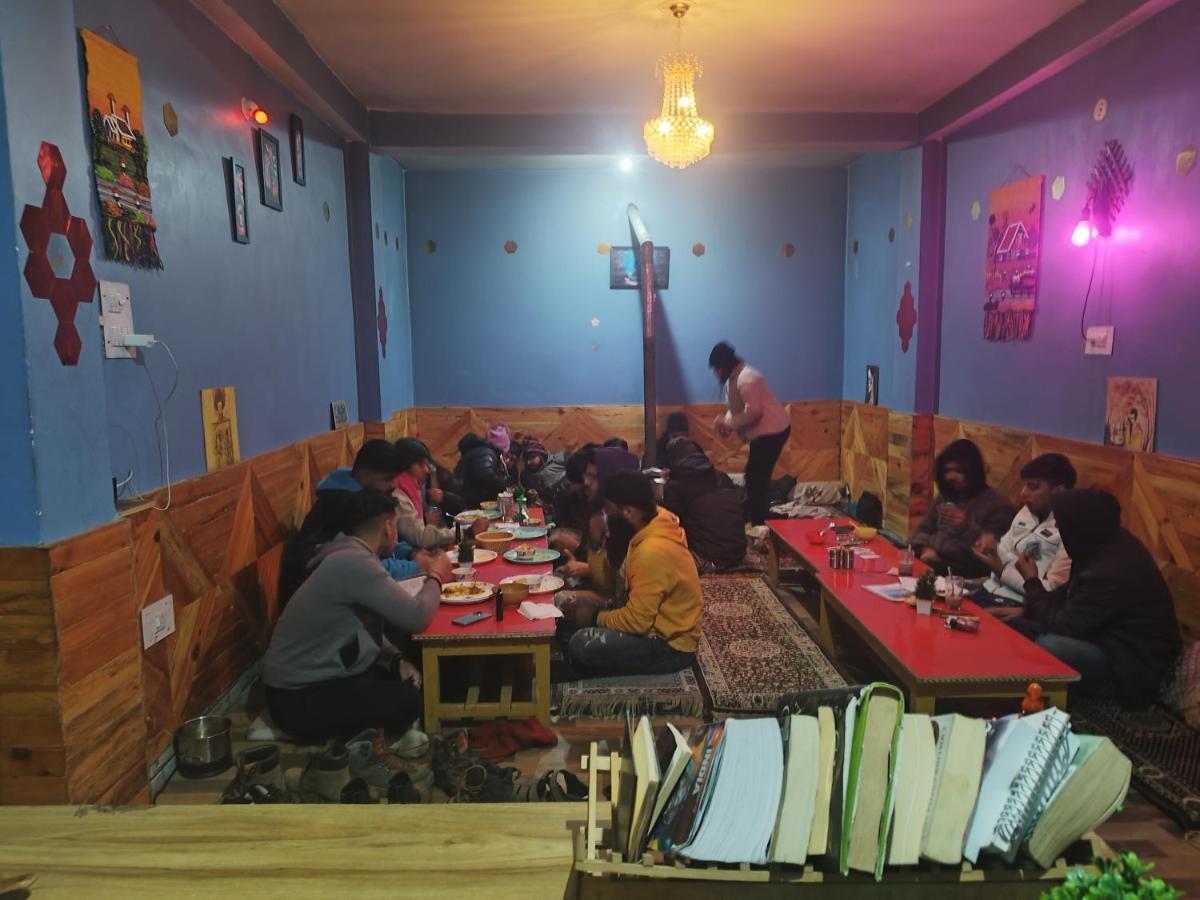 Отель Cafe Kush Tosh Экстерьер фото